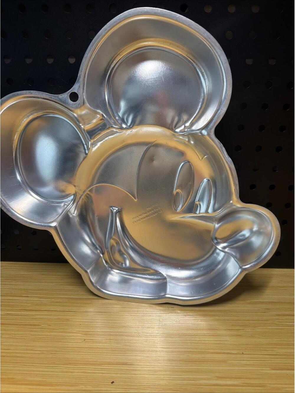 Wilton Disney Mickey Mouse Head Cake Pan Baking Mold 2105-7070 Pre-Owned *